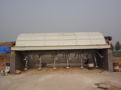 牛糞有機肥加工工藝與翻堆機應(yīng)用——鄭州鼎商機械產(chǎn)品解析
